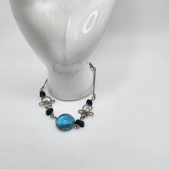 A BEAUTY Sterling silver artisan made blue stone delicate bracelet. Hook clasp - Picture 4 of 4